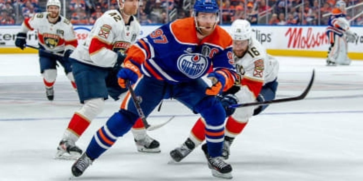 Blackhawks stun Oilers 6-4 in just sequence opener